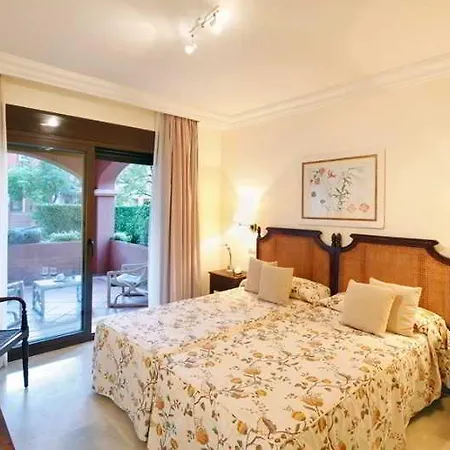Hotel World 4*